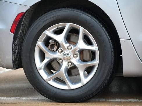 Used 2018 Chrysler Pacifica Limited FWD image 30