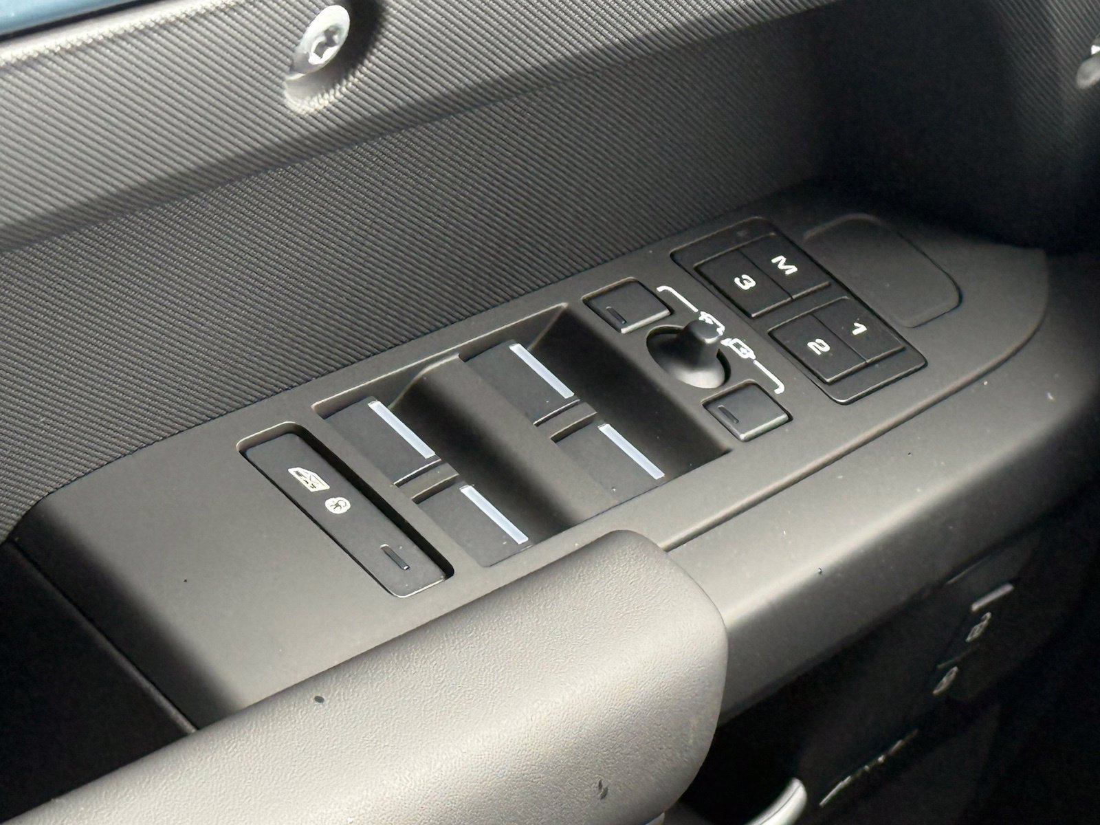 New 2026 Land Rover Defender 110 S AWD/4WD image 33