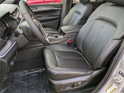 New 2025 Jeep Grand Cherokee Limited w/ Black Appearance Package image 11