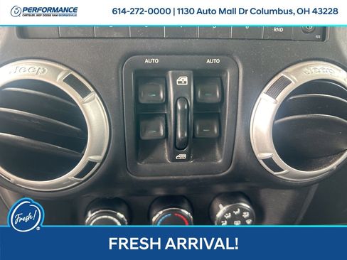 Used 2014 Jeep Wrangler Unlimited Sahara w/ Connectivity Group AWD/4WD image 24