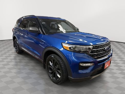 Used 2020 Ford Explorer XLT w/ Equipment Group 202A image 3