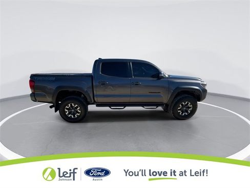 Used 2017 Toyota Tacoma TRD Off-Road image 12