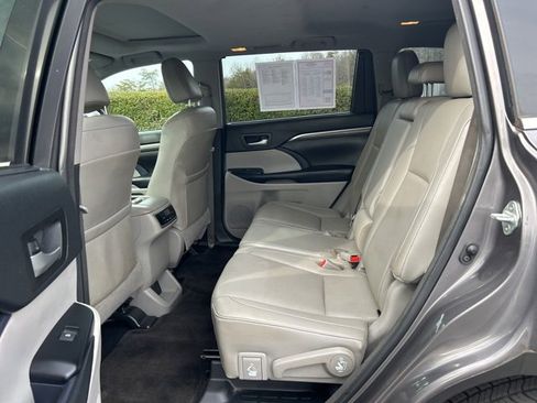 Used 2018 Toyota Highlander Limited image 14