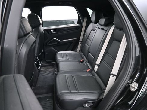 Certified 2023 Porsche Cayenne S Platinum AWD/4WD image 25