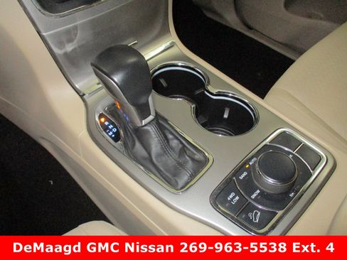 Used 2020 Jeep Grand Cherokee Laredo image 28