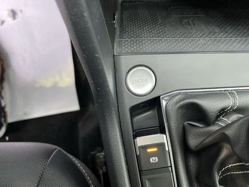 Used 2022 Volkswagen Taos SE image 18