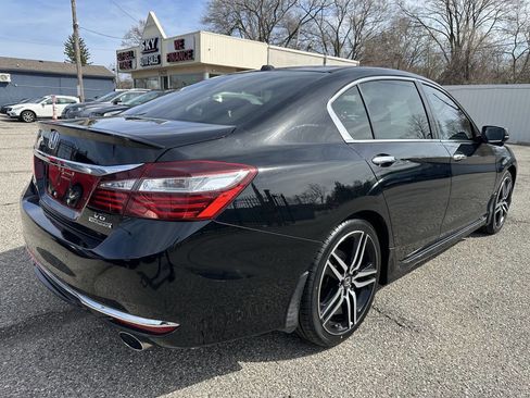 Used 2017 Honda Accord Touring image 7