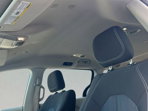 Used 2023 Chrysler Voyager LX image 12