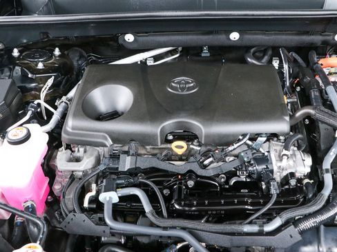 Used 2025 Toyota RAV4 XLE AWD/4WD image 28