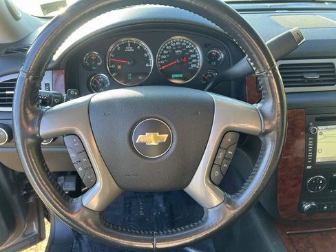 Used 2013 Chevrolet Suburban LTZ image 3