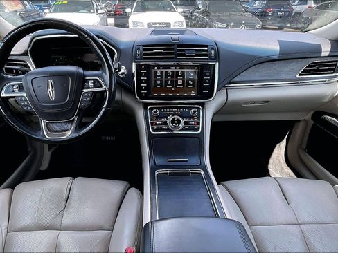 Used 2017 Lincoln Continental Select w/ Climate Package FWD image 14