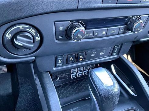 Used 2023 Nissan Frontier SV w/ SV Convenience Package AWD/4WD image 15