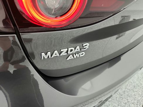 Used 2024 MAZDA MAZDA3 Hatchback w/Premium Plus Pkg image 24