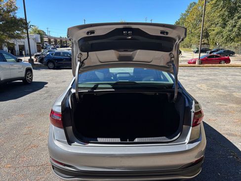 Used 2025 Volkswagen Jetta SE image 31