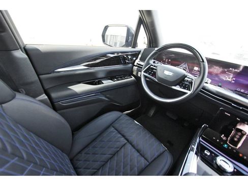 Used 2025 Cadillac Escalade IQ Sport 1 AWD/4WD image 8