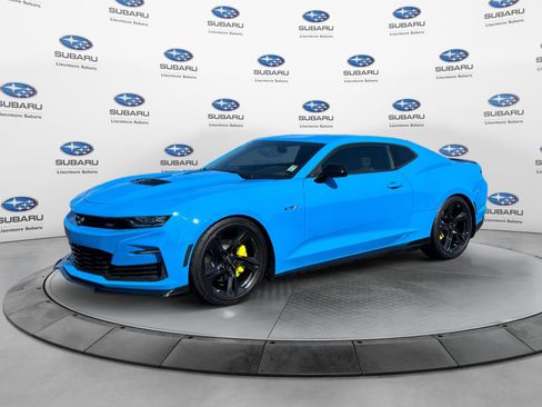 Used 2022 Chevrolet Camaro LT RWD image 2