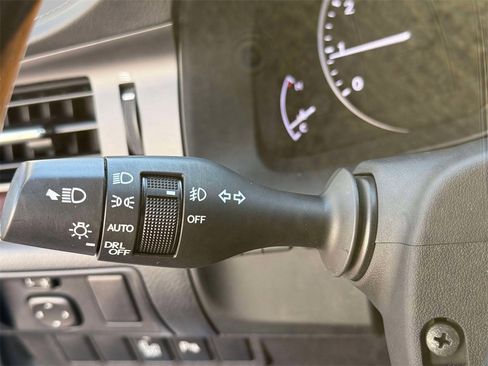 Used 2014 Lexus ES 350 w/ Luxury Package image 28