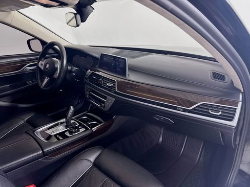 Used 2020 BMW M760i xDrive w/ Luxury Rear Seating Package image 28