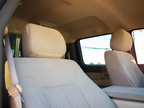 Used 2011 Ford F150 XLT w/ XLT Chrome Pkg image 32