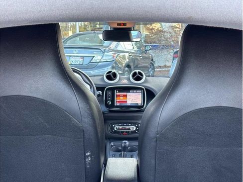 Used 2016 smart fortwo pure image 14
