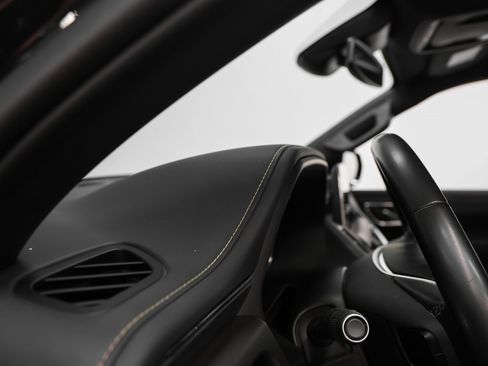 Used 2023 GMC Yukon XL SLT image 37