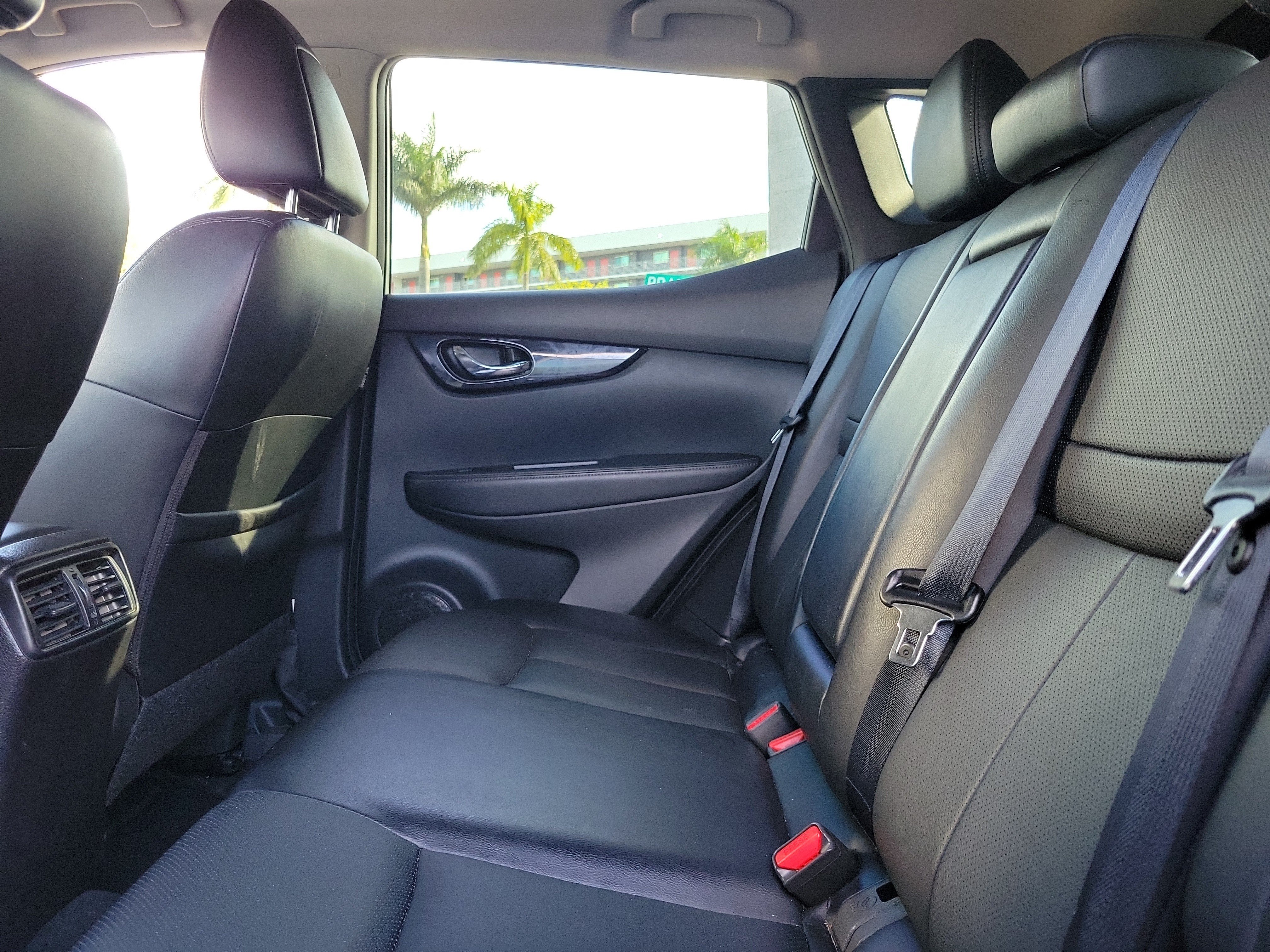Used 2021 Nissan Rogue Sport SL w/ Premium Package FWD image 10