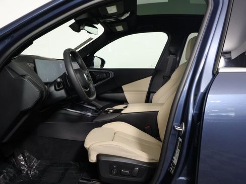 Used 2025 BMW X3 xDrive30i w/ Convenience Package image 10