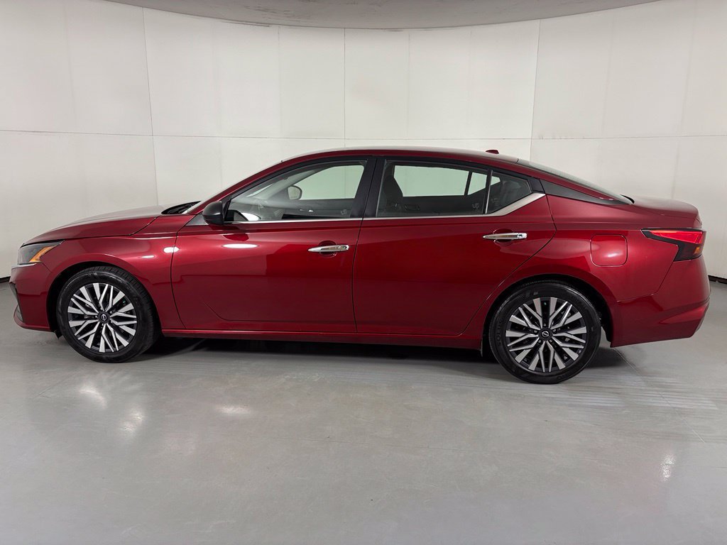 Used 2024 Nissan Altima 2.5 SV FWD image 5