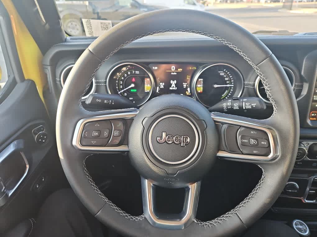 Used 2023 Jeep Wrangler Unlimited Sahara AWD/4WD image 15