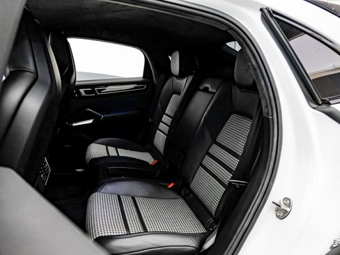 Used 2022 Porsche Cayenne Turbo image 86