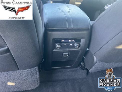 Used 2023 Chevrolet Traverse LT FWD image 26
