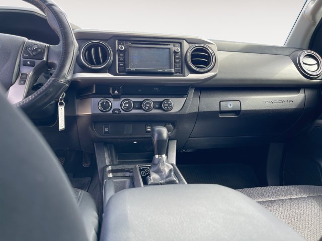 Used 2019 Toyota Tacoma SR5 AWD/4WD image 11