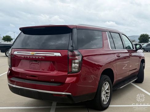 Used 2023 Chevrolet Suburban LT RWD image 9