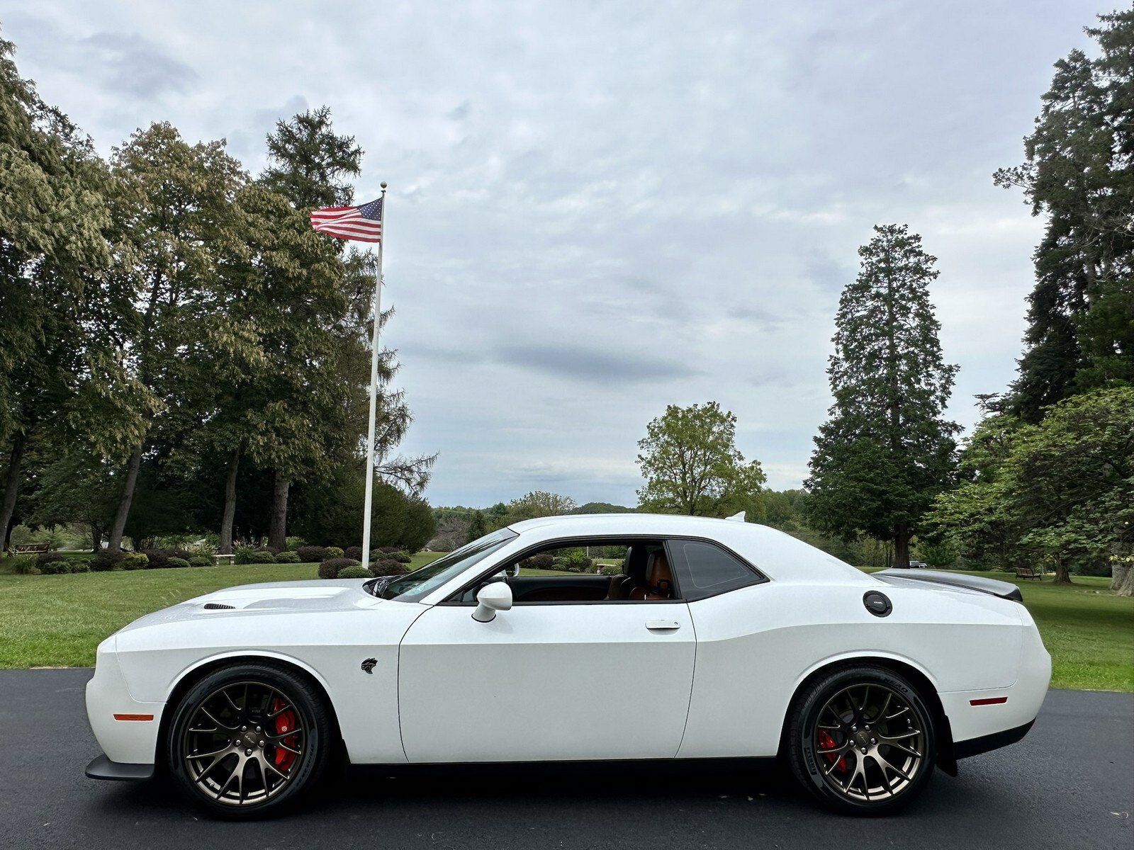 Used 2015 Dodge Challenger SRT Hellcat RWD image 6