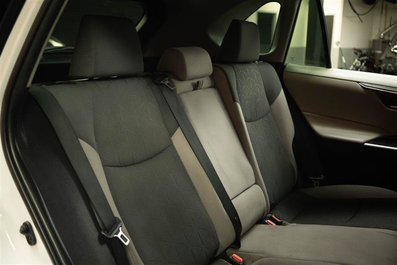 Used 2022 Toyota RAV4 XLE FWD image 16