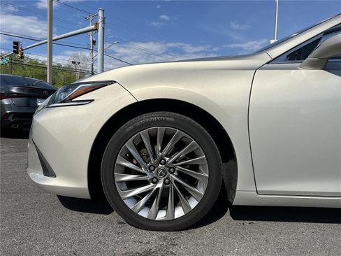 Used 2019 Lexus ES 350 w/ Accessory Package image 16