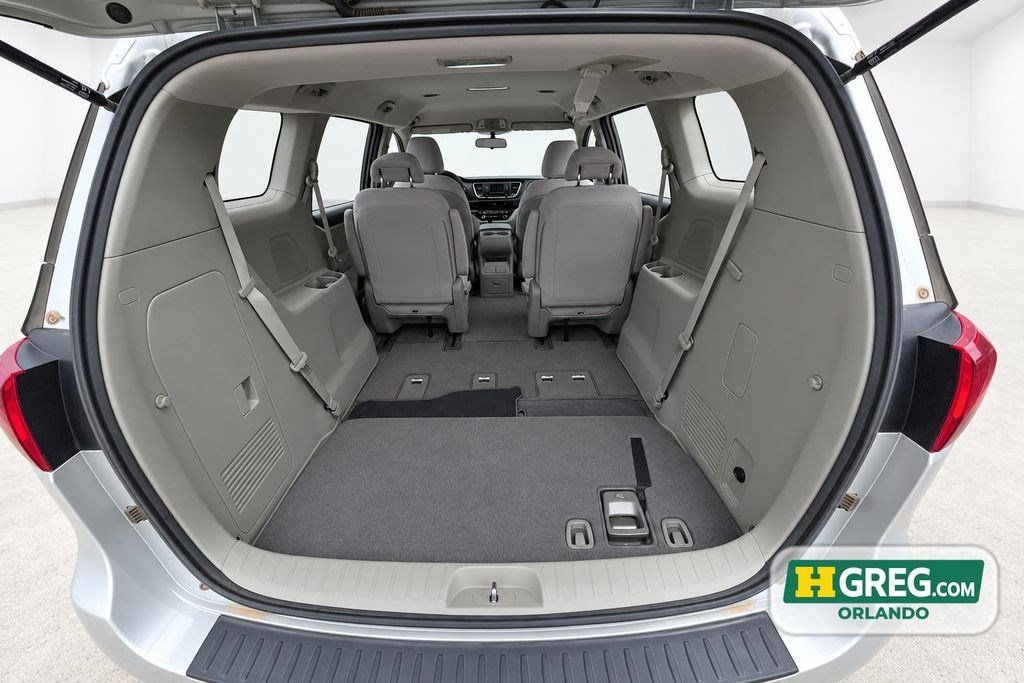 Used 2018 Kia Sedona L FWD image 18