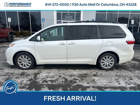 Used 2015 Toyota Sienna XLE w/ XLE Navigation Package image 7