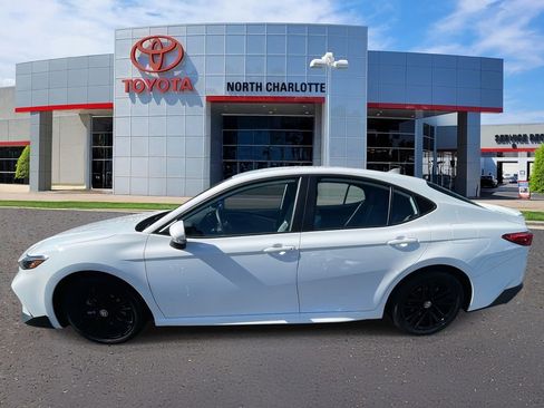 Used 2025 Toyota Camry SE w/ Multimedia Upgrade Package image 7