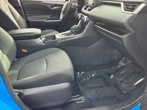 Used 2021 Toyota RAV4 XLE image 20