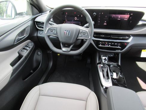 Used 2025 Buick Envista Avenir image 13