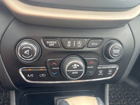 Used 2015 Jeep Cherokee Limited AWD/4WD image 24