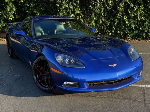 Used 2007 Chevrolet Corvette Coupe w/ Preferred Equipment Group RWD image 2