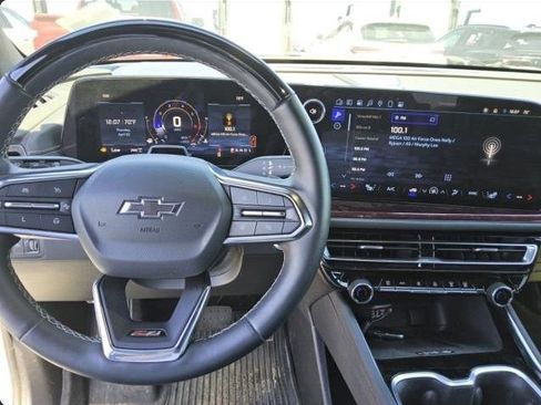 Used 2024 Chevrolet Traverse Z71 w/ Enhanced Driving Package AWD/4WD image 6