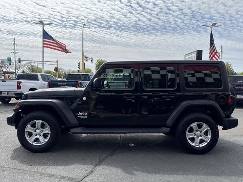 Used 2018 Jeep Wrangler Unlimited Sport S AWD/4WD image 4
