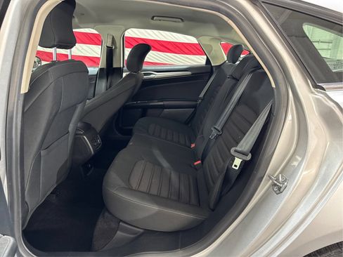 Used 2019 Ford Fusion SE FWD image 10