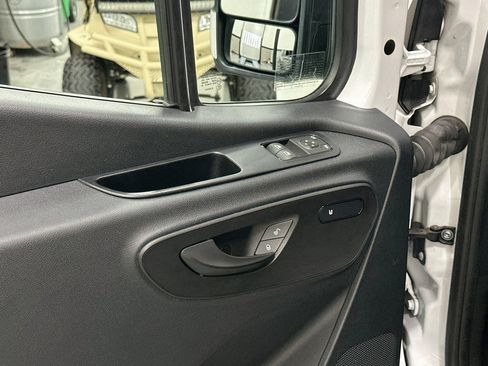 Used 2025 Mercedes-Benz Sprinter 2500 image 18