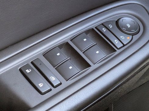 Used 2015 Chevrolet Traverse LTZ image 27