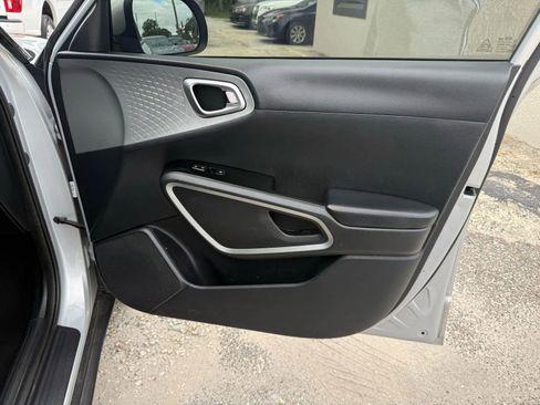 Used 2021 Kia Soul LX FWD image 18