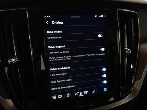 Certified 2025 Volvo V60 B5 Cross Country Plus image 27